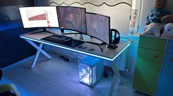 RGB Işıklı Beyaz Mdf Masa 120x70cm Sallanmaz 2 Metal Ayaklı - Pratik Kurulum Her İle Ambar İle Sorunsuz Kargo