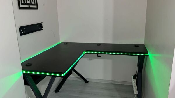 RGB Işıklı Siyah L Mdf Masa 200x200cm Sallanmaz - Her İle Ambar İle Sorunsuz Kargo