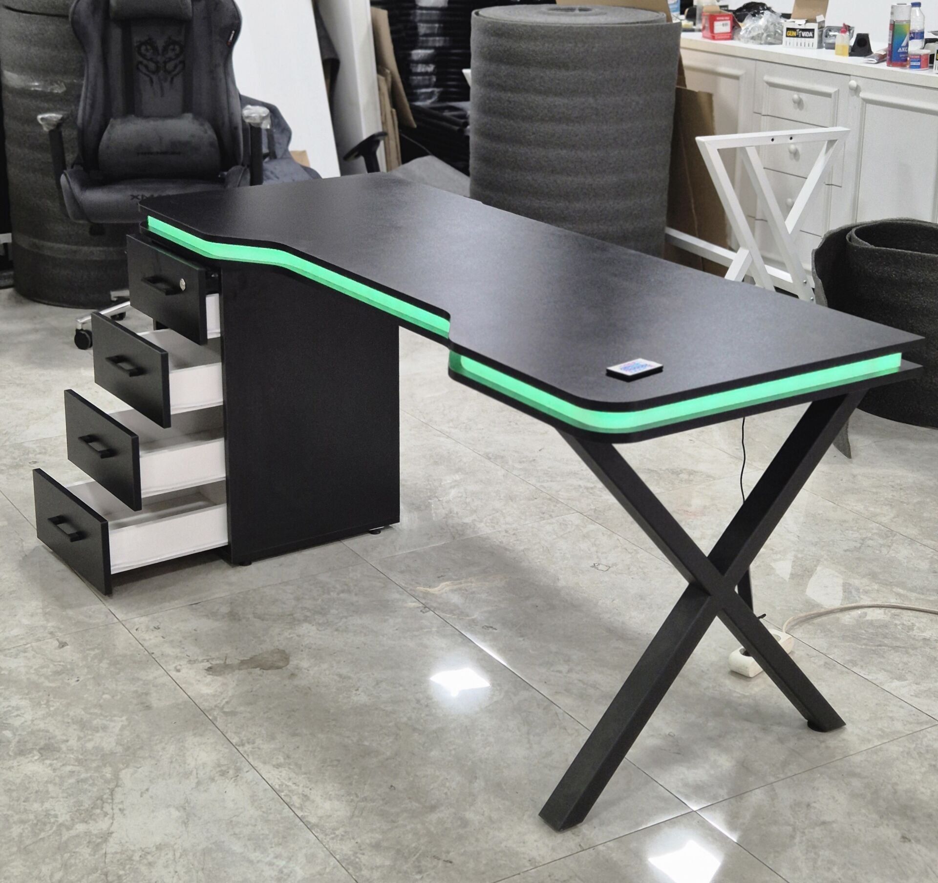 LED Işıklı Siyah Çekmeceli Mdf Masa 160x80cm Sallanmaz - Her İle Ambar İle Sorunsuz Kargo