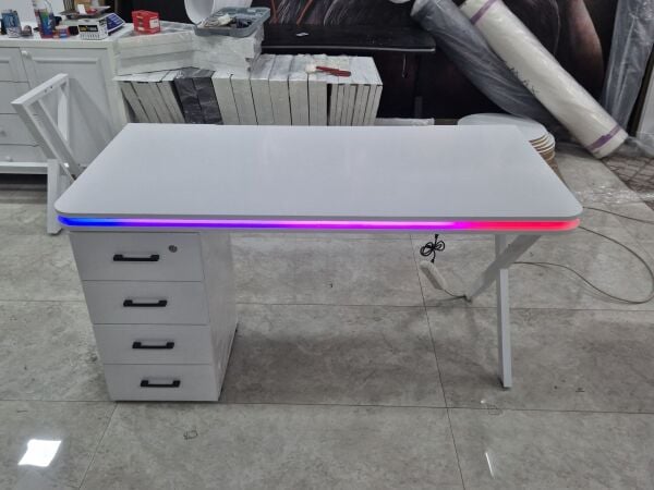 Işıklı Beyaz Çekmeceli Mdf Masa 120x70cm Sallanmaz - Her İle Ambar İle Sorunsuz Kargo