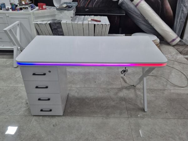 Işıklı Beyaz Çekmeceli Mdf Masa 140x70cm Sallanmaz - Her İle Ambar İle Sorunsuz Kargo