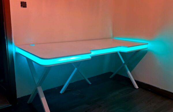 XMAX Zyra 180x80cm Işıklı Beyaz MDF Çalışma Yada Oyun Masası