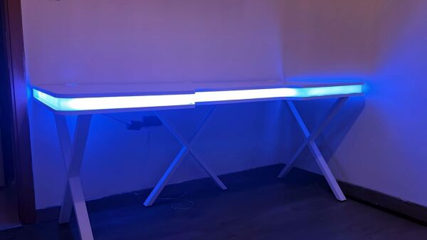 RGB Işıklı Mdf Masa 140x70cm Sallanmaz 2 Metal Ayaklı - Pratik Kurulum Her İle Ambar İle Sorunsuz Kargo
