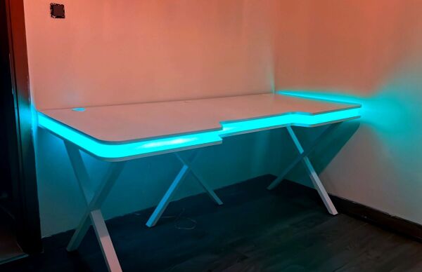 XMAX Zyra 200x80cm Işıklı Beyaz MDF Çalışma Yada Oyun Masası