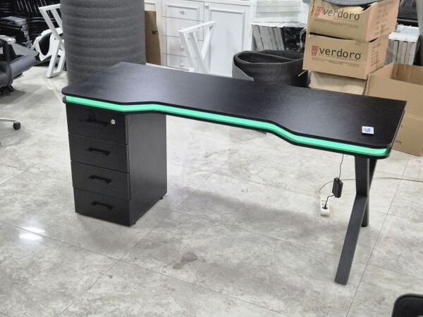XMAX Zyra Işıklı Çekmeceli Siyah MDF Çalışma Yada Oyun Masası 200x80cm - SALLANMAZ