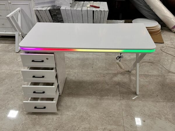 XMAX Zyra 140x80cm Beyaz Işıklı MDF Çalışma Yada Oyun Masası